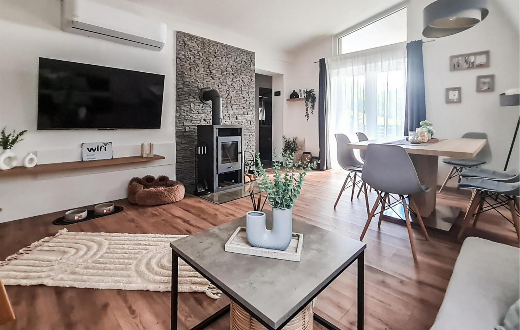 Nice Home In Karlovac With Wifi Exterior foto
